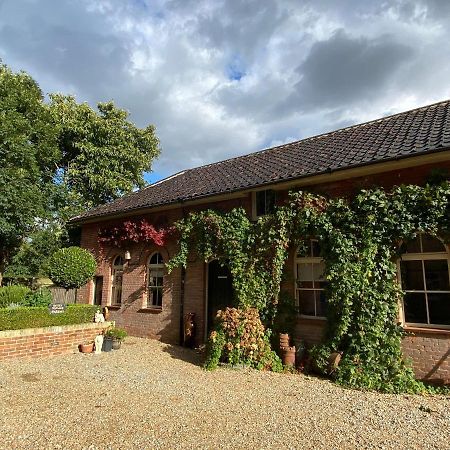 Betsey Trotwood. Historic Stylish 2-Bed Cottage. Blundeston Luaran gambar
