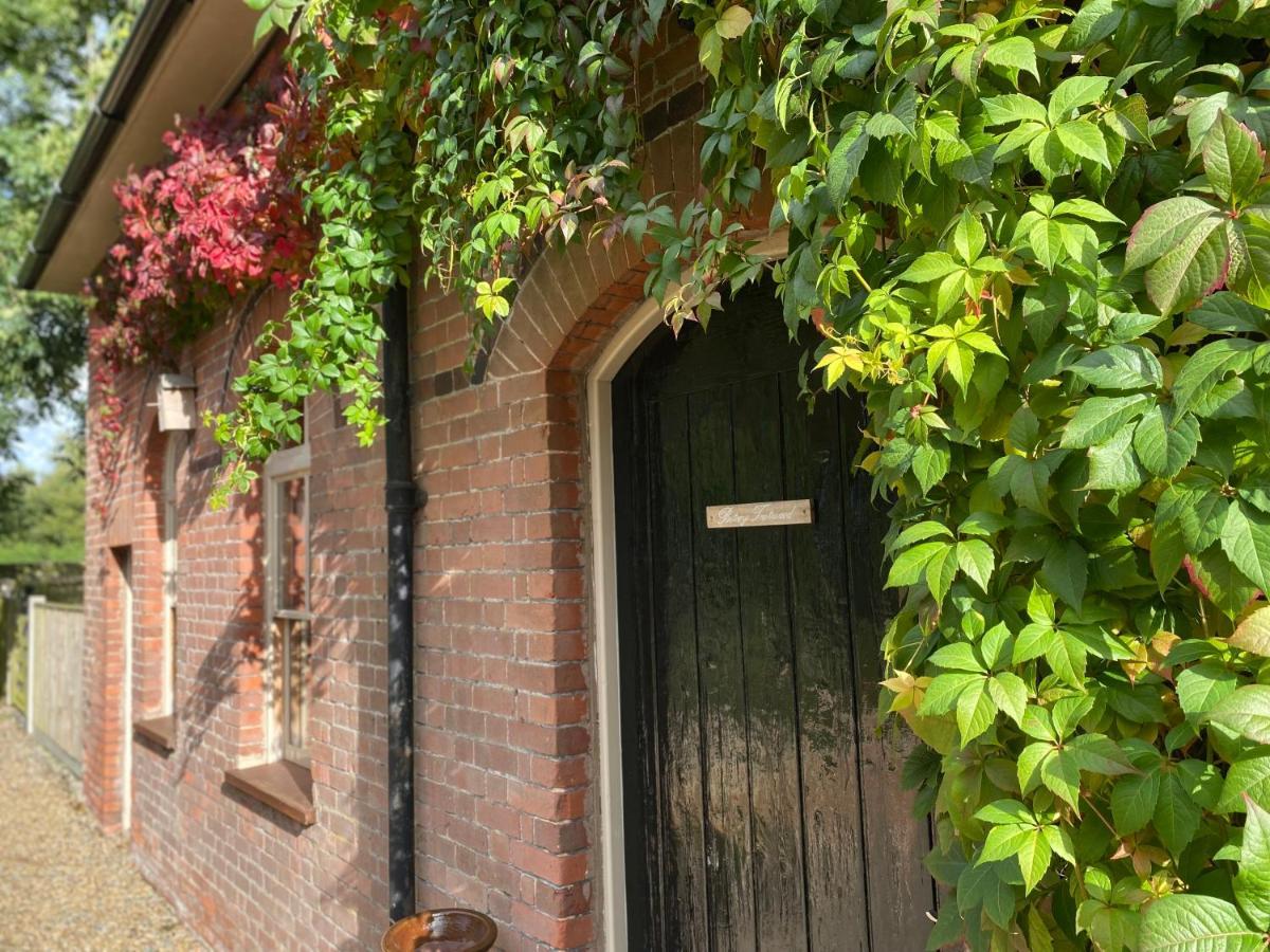 Betsey Trotwood. Historic Stylish 2-Bed Cottage. Blundeston Luaran gambar