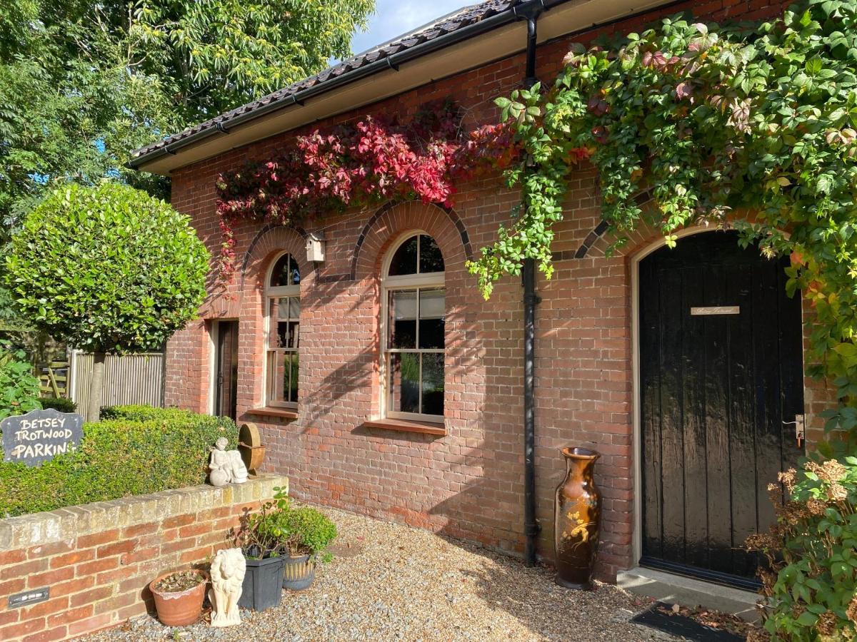 Betsey Trotwood. Historic Stylish 2-Bed Cottage. Blundeston Luaran gambar